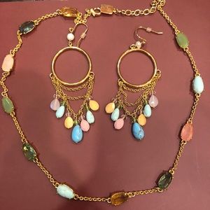 Multicolored gold drop earrings and necklace set